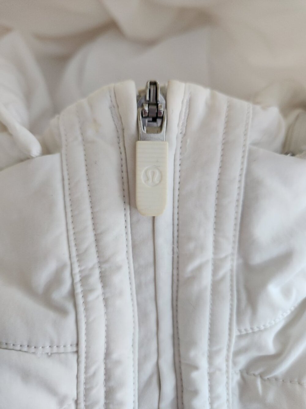Lululemon Puffer Vest Removable Hood Size 4 White Fair - Picture 13 of 13